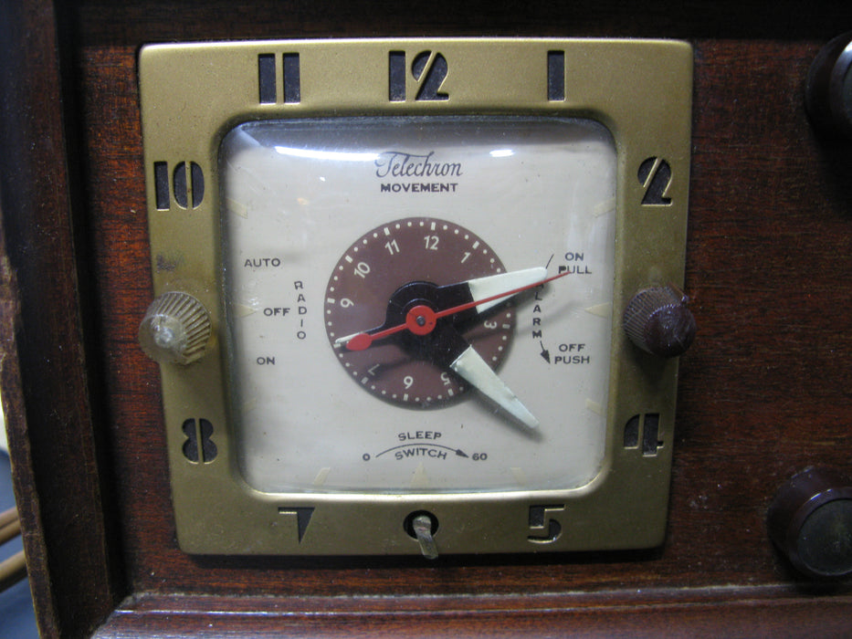 Vintage 1950's Travler Radio Alarm Clock