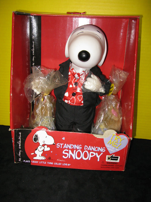 1998 Standing Dancing Snoopy