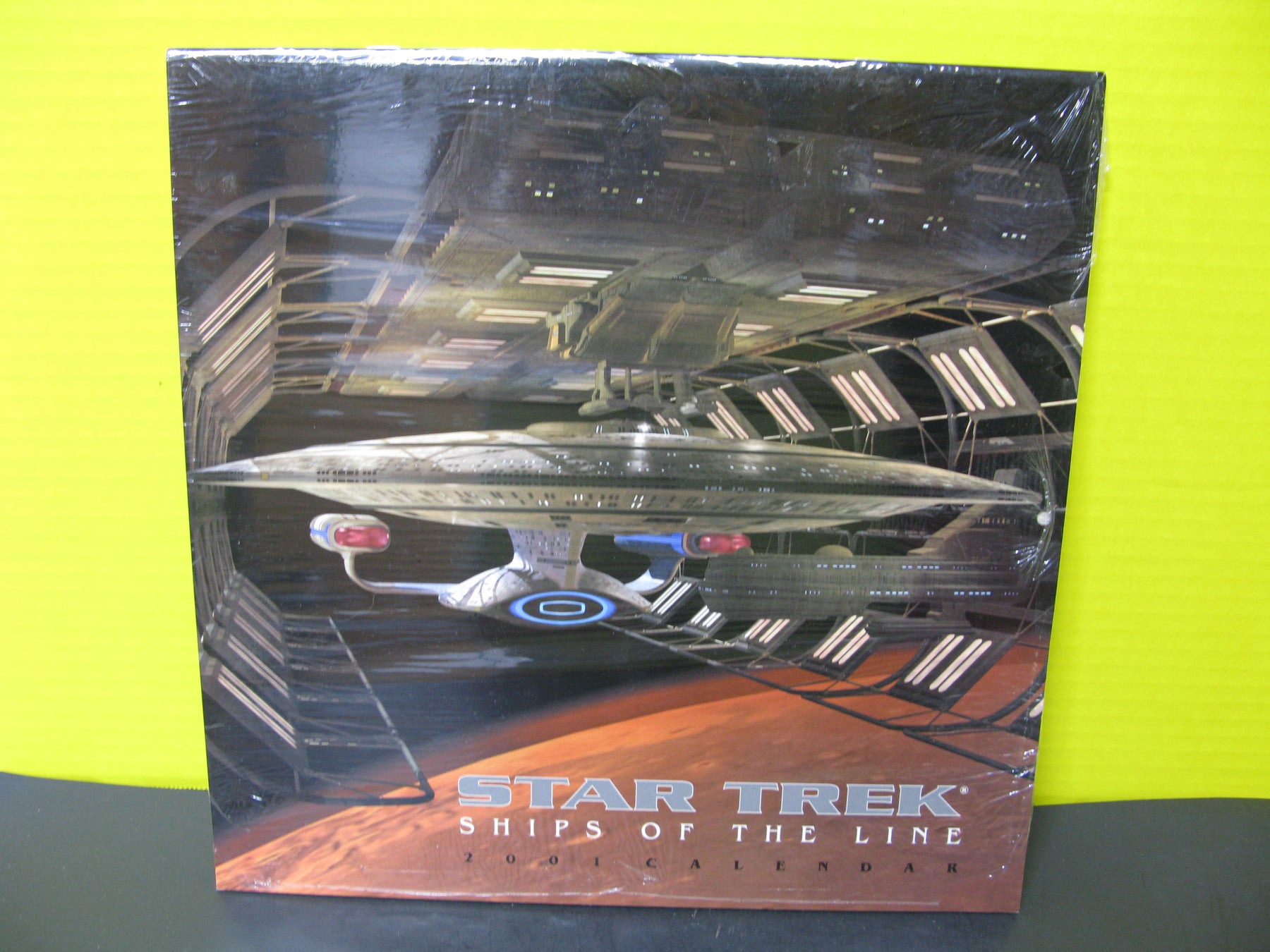 2001 Star Trek Ships of the Line Calendar
