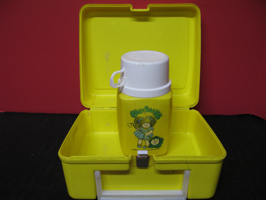 VINTAGE PLASTIC LUNCH BOX WITH THERMOS