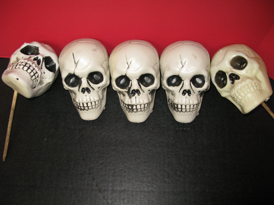 5 Plastic Halloween Skulls