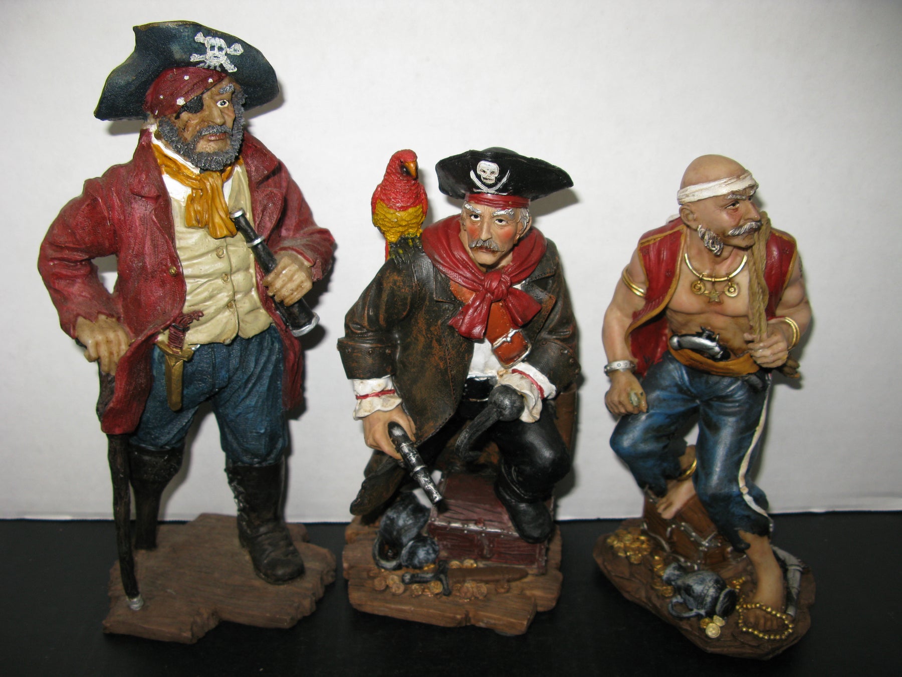 17 Pirate Figurines