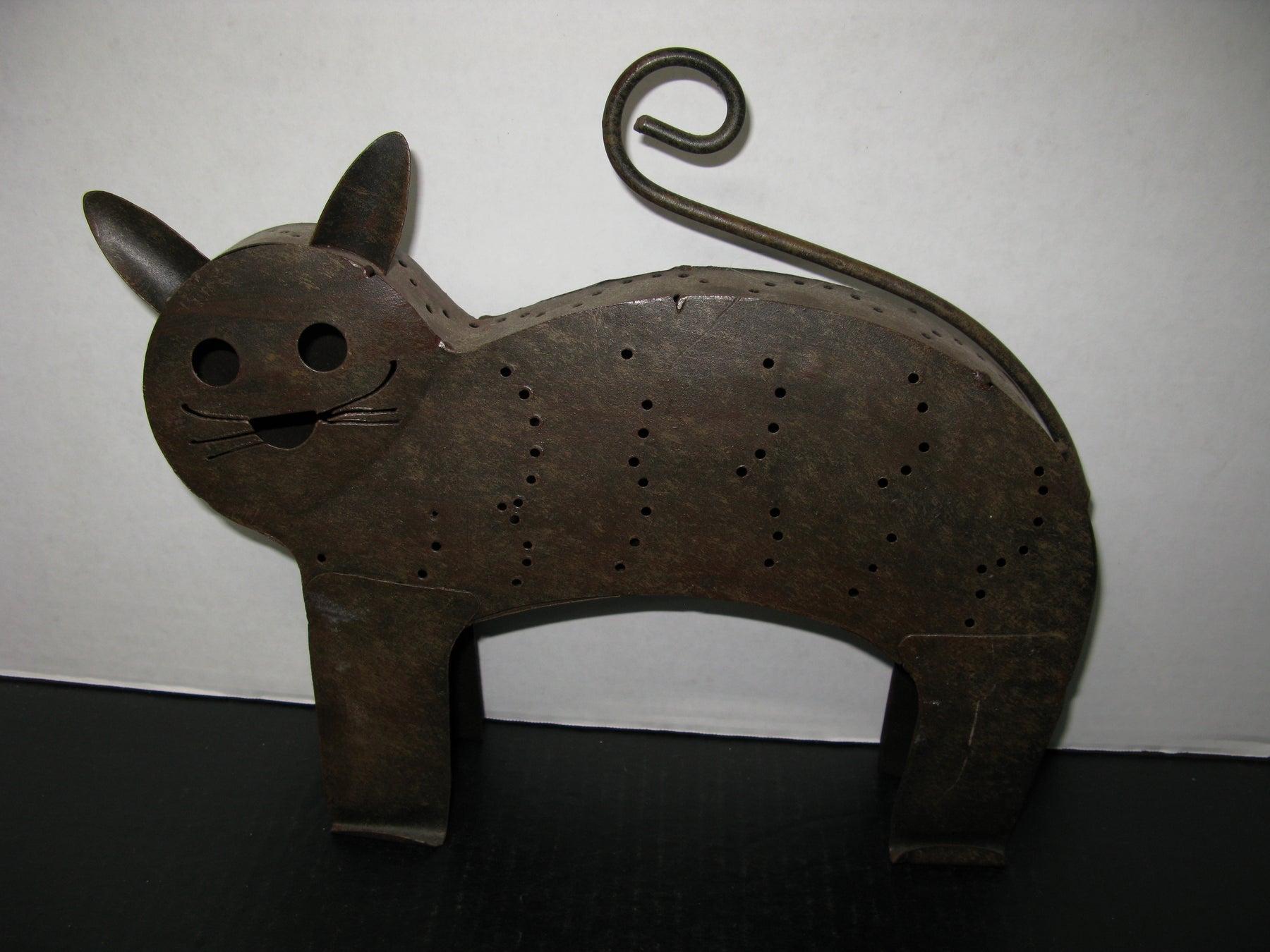 Tin Cat Display