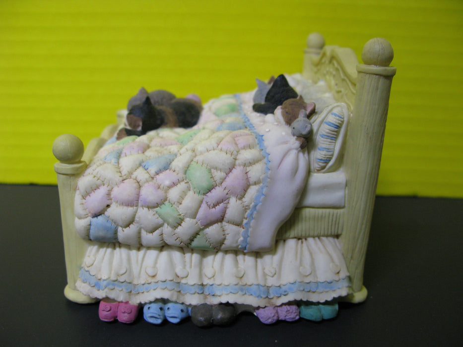 Sleeping Kittens Music Box